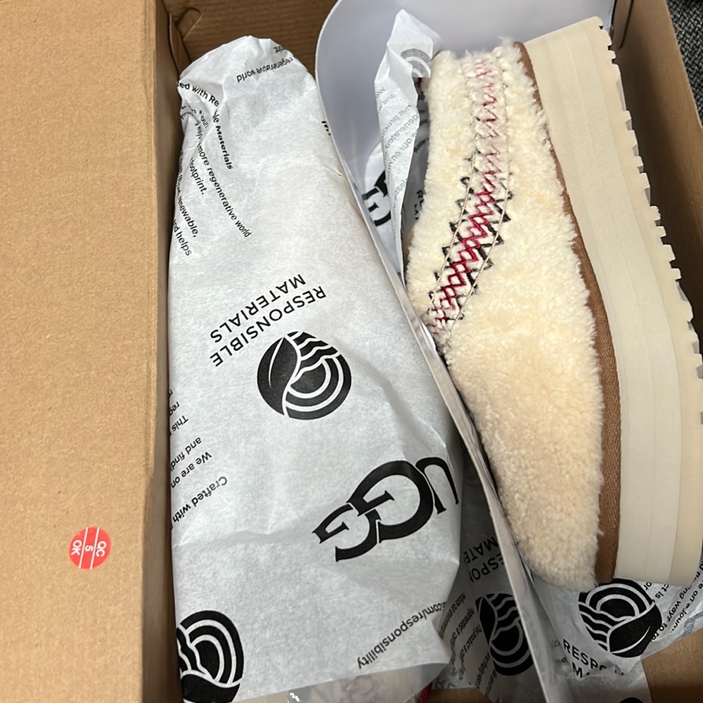 Ugg Tazz New Size 9